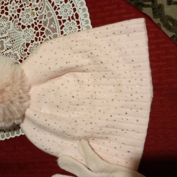 Light pink hat and glove set - Picture 3 of 9